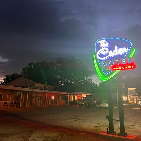 The Cedar Motel Sandusky Bagian luar foto