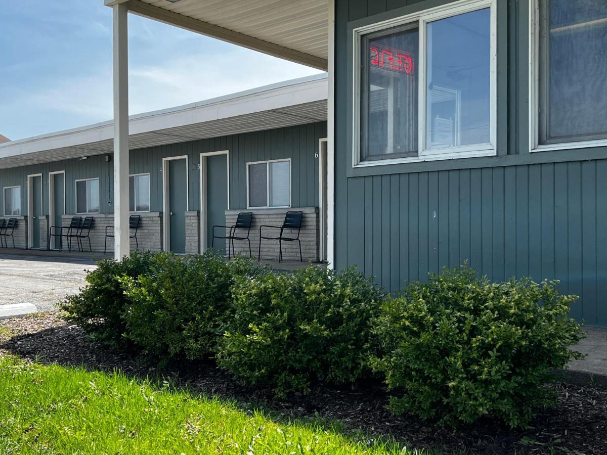 The Cedar Motel Sandusky Bagian luar foto