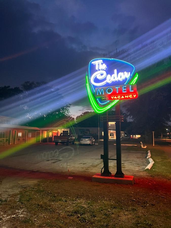 The Cedar Motel Sandusky Bagian luar foto