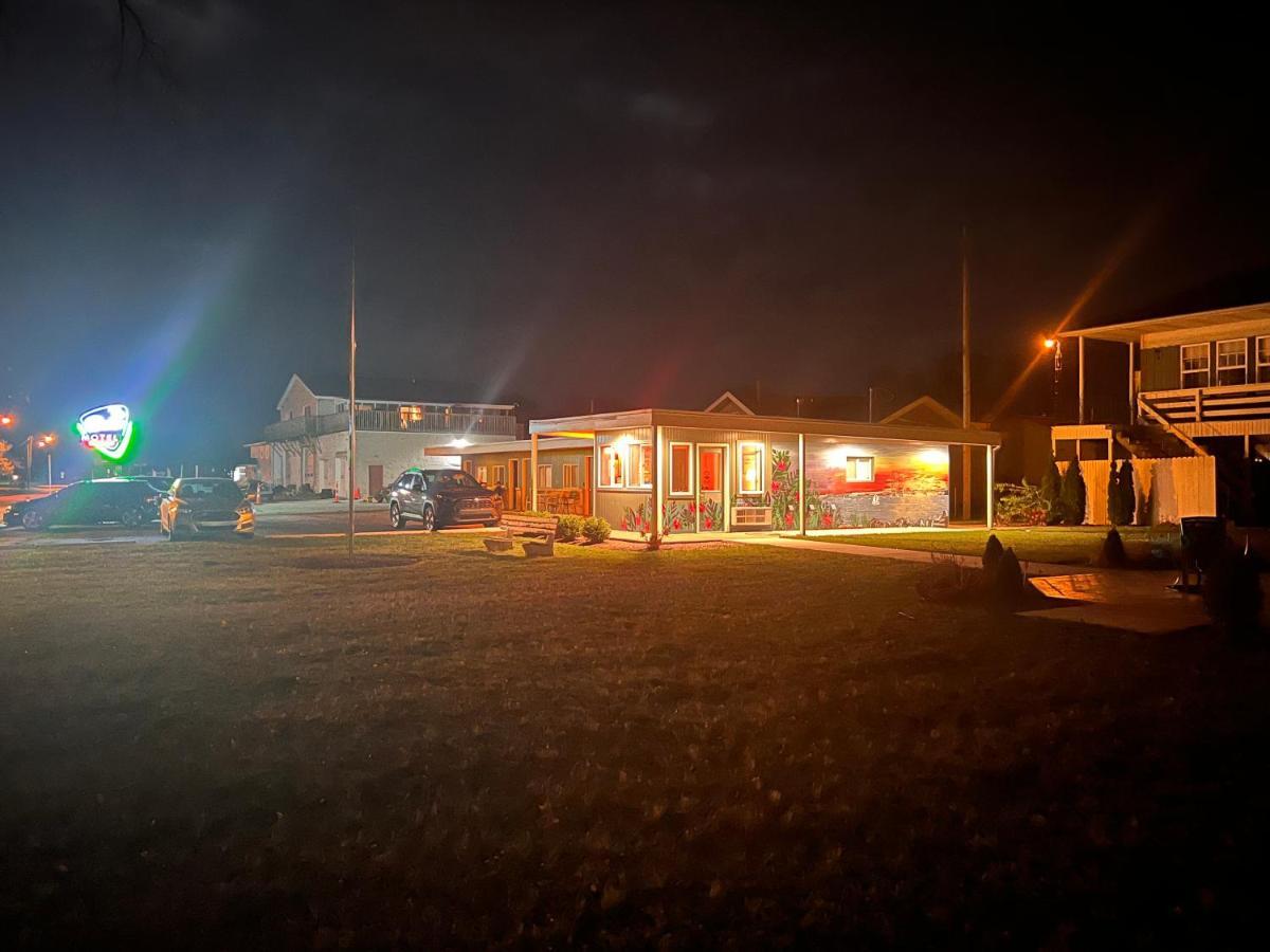 The Cedar Motel Sandusky Bagian luar foto