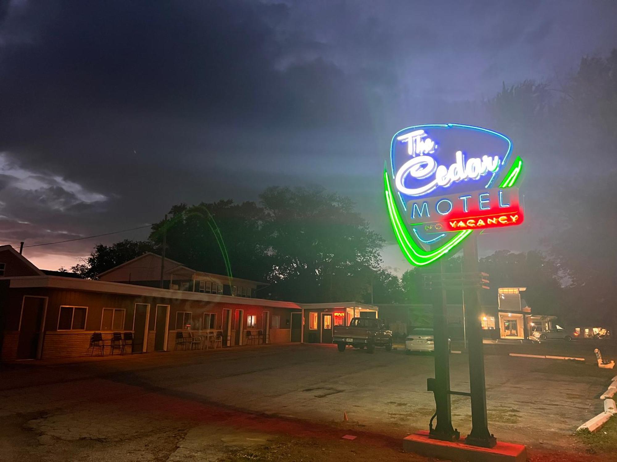 The Cedar Motel Sandusky Bagian luar foto